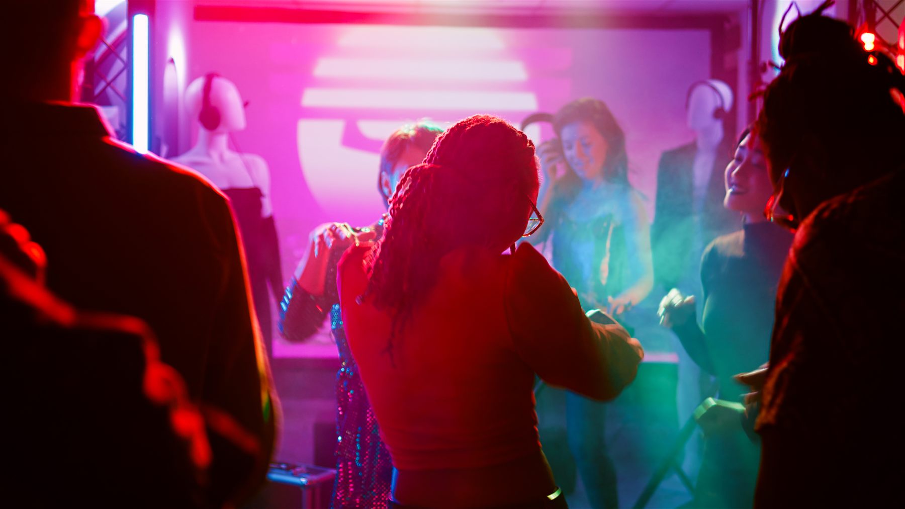 Nightlife crowd for a Cairo night out plan